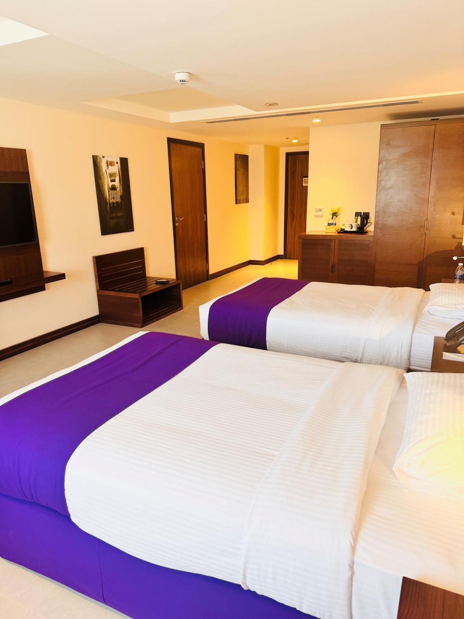 Kyriad Hotel صلالة المظهر الخارجي الصورة