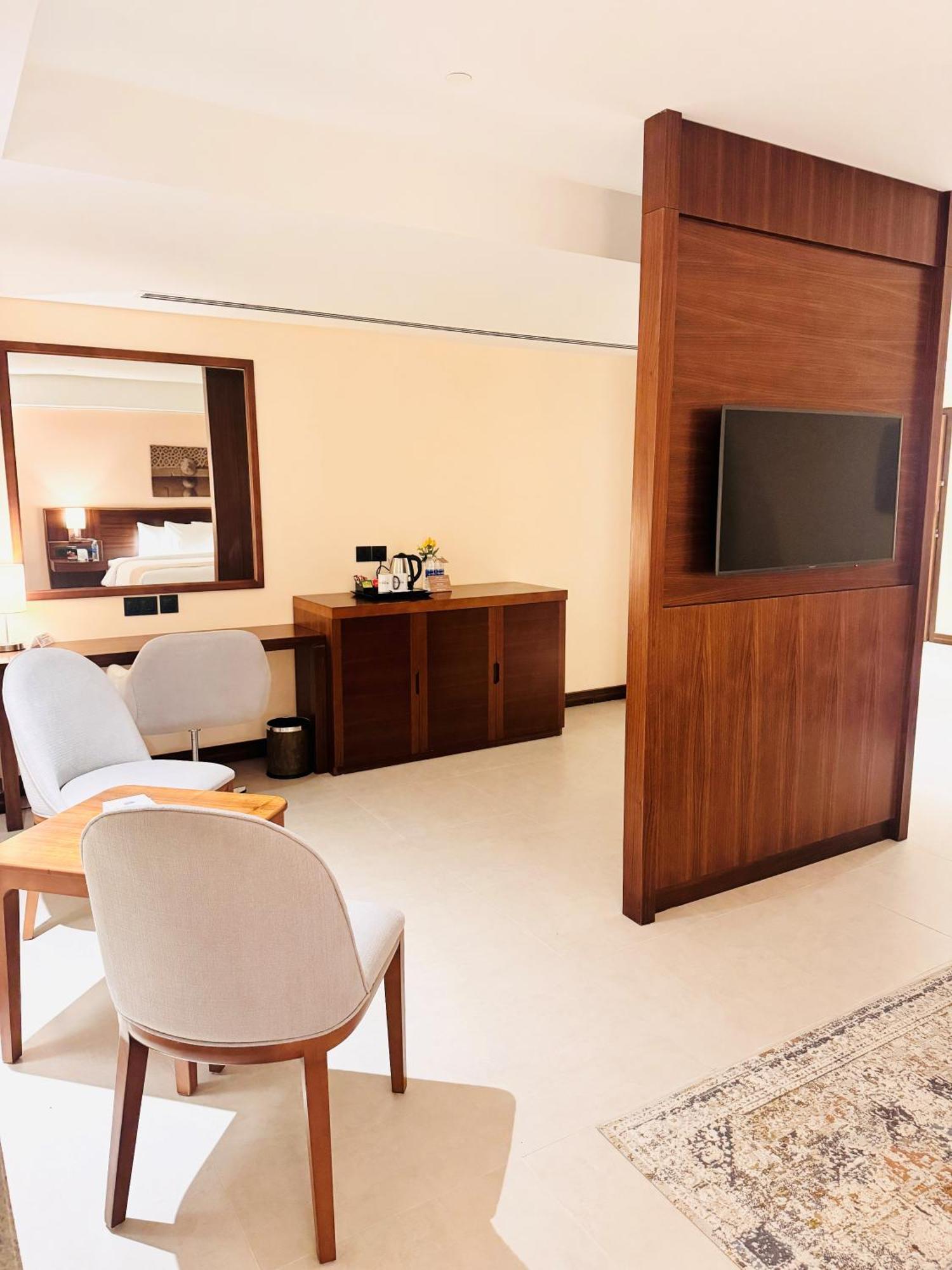 Kyriad Hotel صلالة المظهر الخارجي الصورة