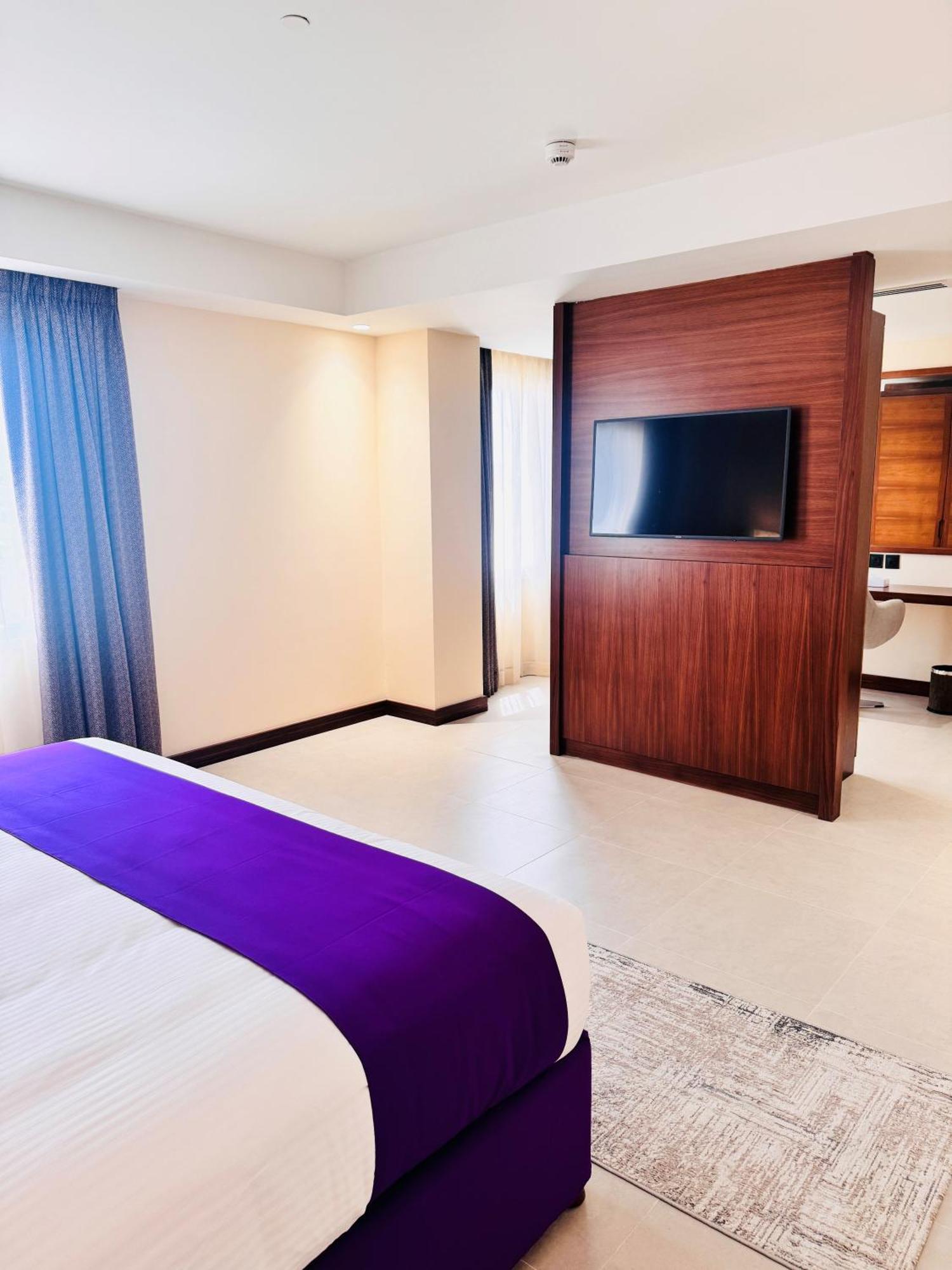 Kyriad Hotel صلالة المظهر الخارجي الصورة